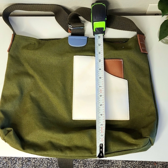 ‼️Sale‼️Stylish Green Canvas Messenger Bag FAST SHIPPING📦 - Picture 7 of 7